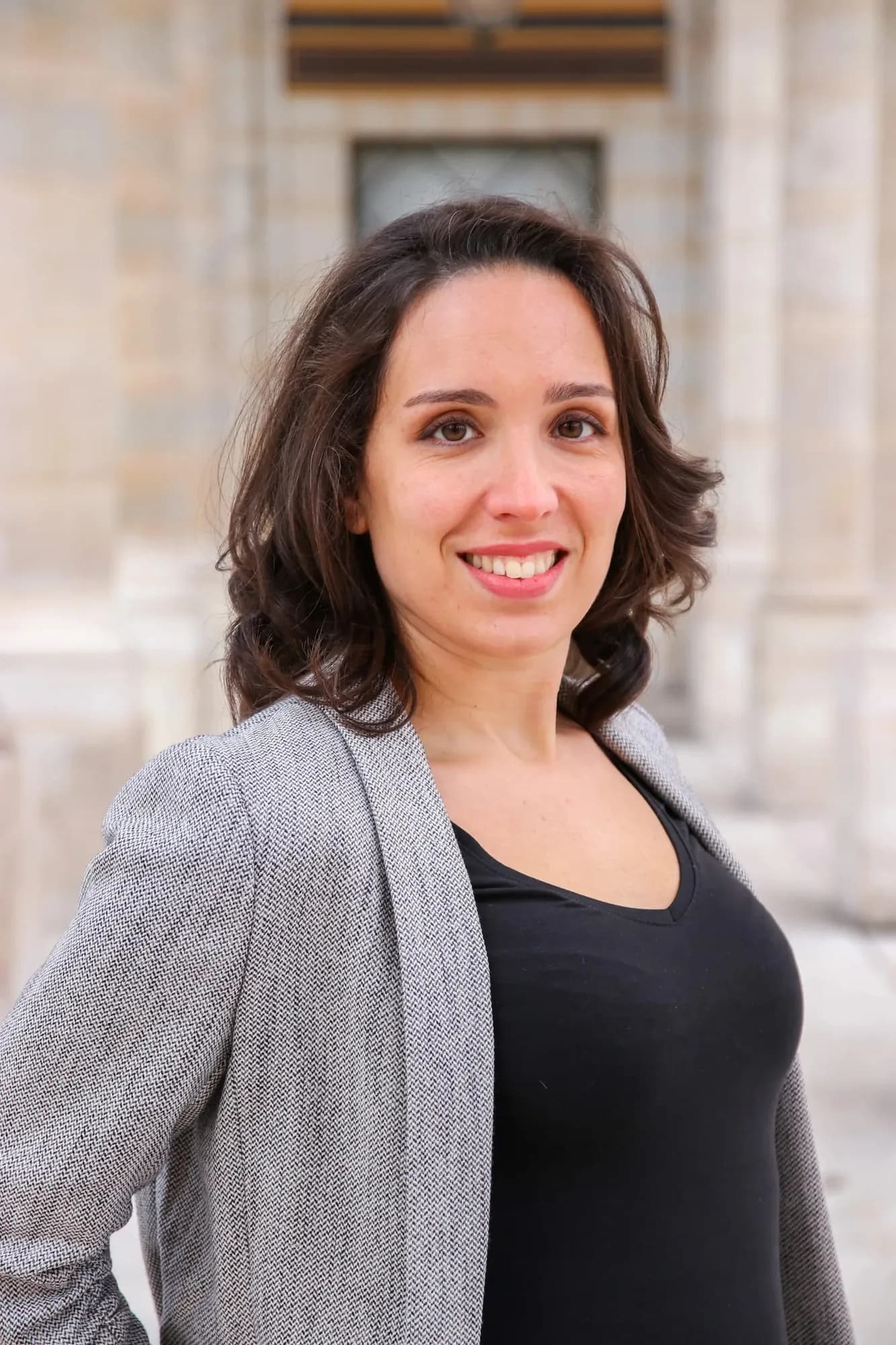Portrait de Deborah Boscarini, traductrice et interprète IT FR EN expérimentée