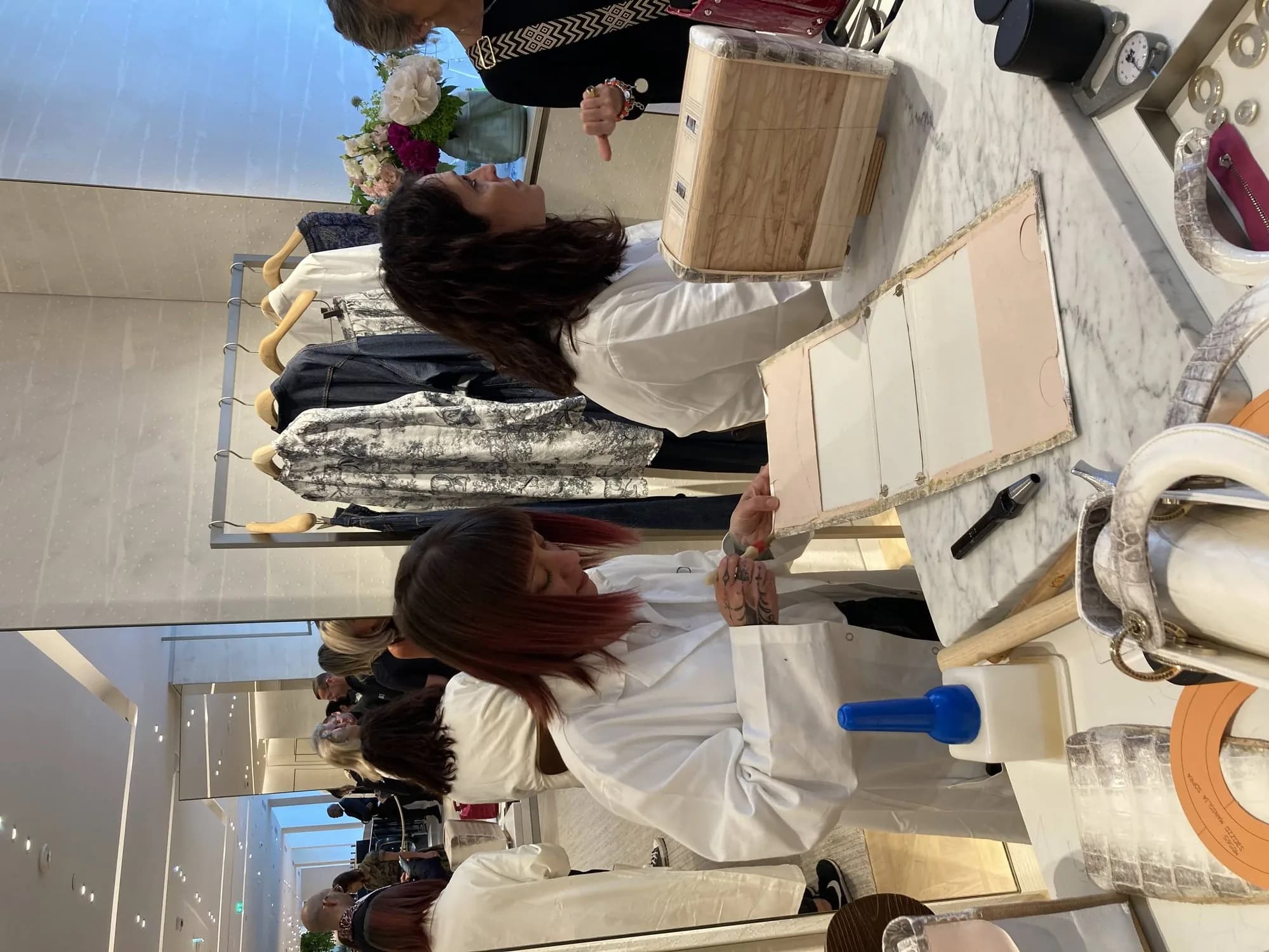 Atelier mode Dior accompagné en interprétation pour échanges avec clientèle internationale