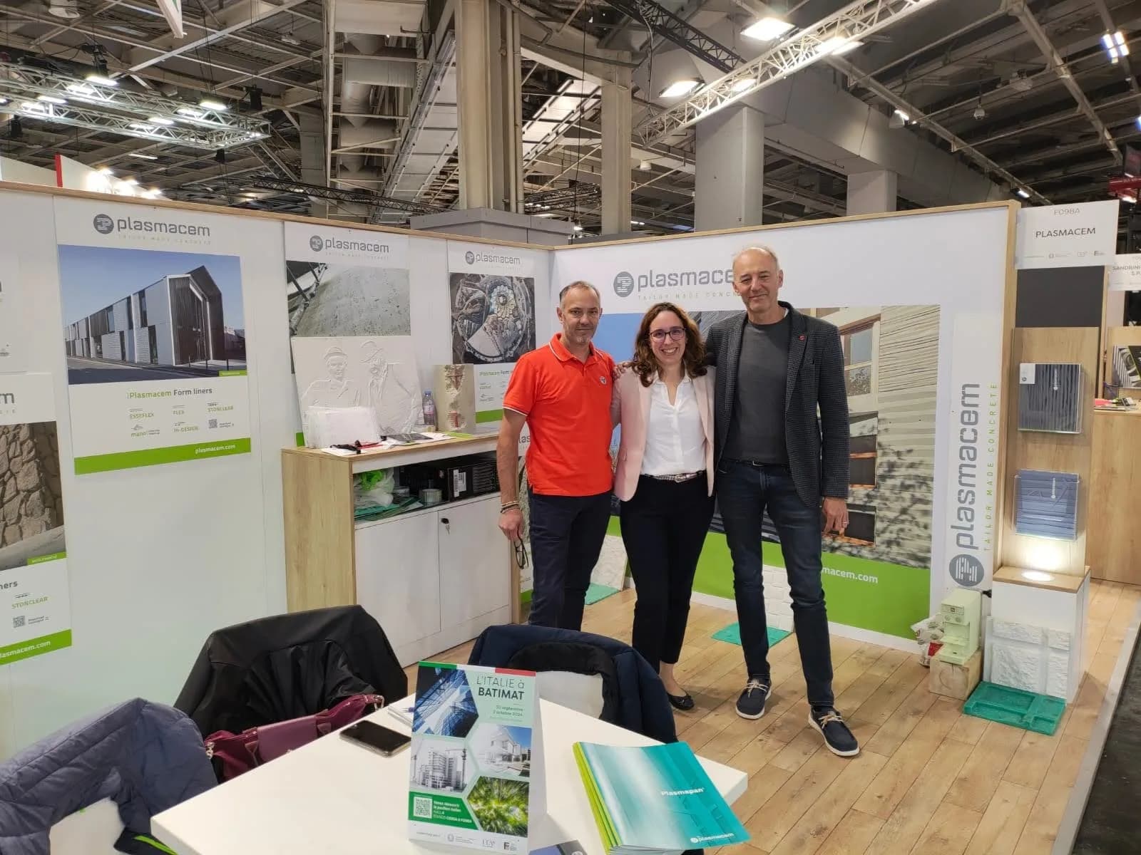 Stand Plasmacem au salon Batimat Paris avec interprétation technique pour prospects